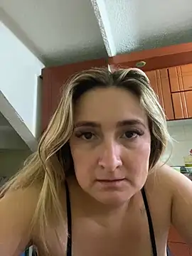 Snapshot of antonella87 chatting on 01.18.25 antonella87 online show from 01.18.25