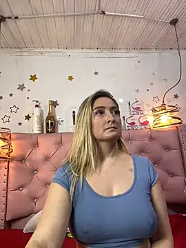 Snapshot of antonella87 chatting on 01.22.25 antonella87 online show from 01.22.25