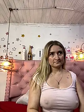 Snapshot of antonella87 chatting on 01.23.25 antonella87 online show from 01.23.25