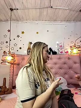 Snapshot of antonella87 chatting on 01.25.25 antonella87 online show from 01.25.25