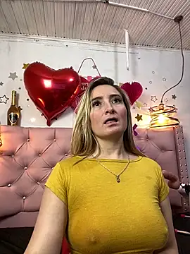 Snapshot of antonella87 chatting on 02.19.25 antonella87 online show from 02.19.25