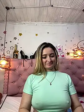 Snapshot of antonella87 chatting on 03.20.25 antonella87 online show from 03.20.25