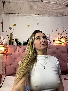 Snapshot of antonella87 chatting on 03.21.25 antonella87 online show from 03.21.25