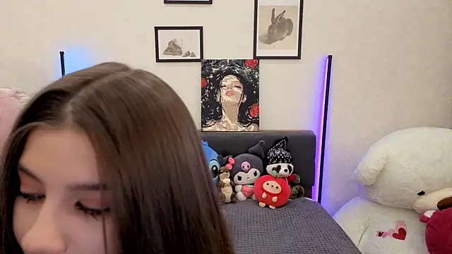 Snapshot of dolly_ll chatting on 11.08.25 dolly ll online show from 11.08.25