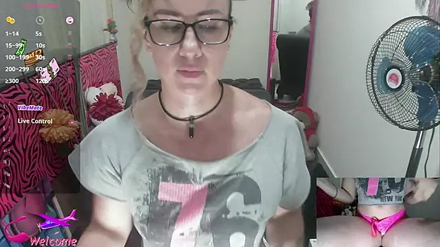 ViickySexy online show from 09.17.25