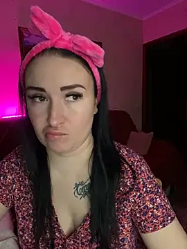 Roxana Bell online show from 02.25.25