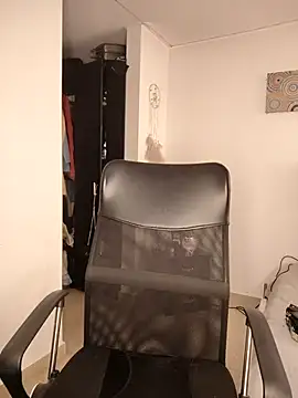 Snapshot of tata_laima__ chatting on 03.11.25 tata laima online show from 03.11.25