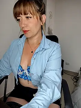 Snapshot of tata_laima__ chatting on 03.17.25 tata laima online show from 03.17.25