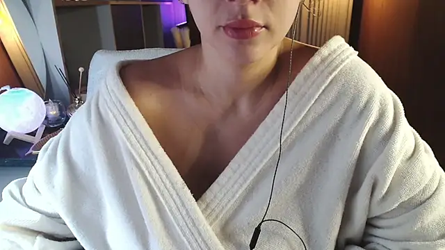 AnnaClaraunica online show from 01.10.25