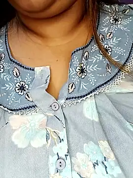 Snapshot of Ravina_patil1 chatting on 11.03.25 Ravina patil1 online show from 11.03.25