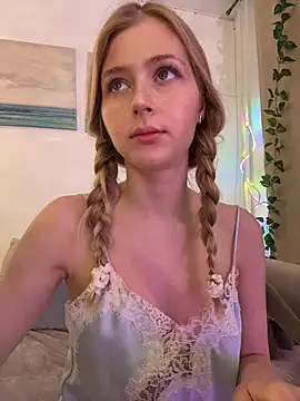 LunaRase online show from 11.03.25