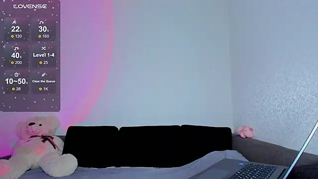 Snapshot of misspollywow chatting on 09.19.25 misspollywow online show from 09.19.25