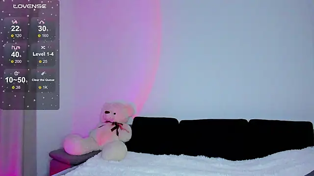 Snapshot of misspollywow chatting on 09.21.25 misspollywow online show from 09.21.25