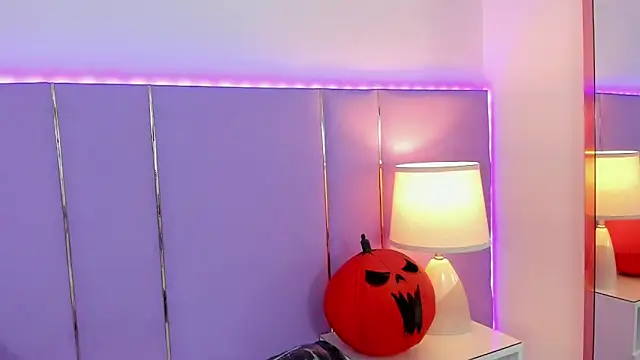 SophyRuiz  online show from 10.13.25