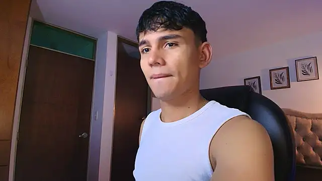 Snapshot of EstebanPerez_ chatting on 10.22.25 EstebanPerez  online show from 10.22.25