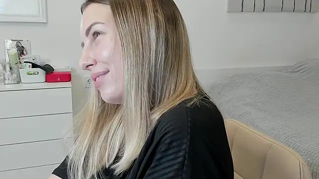 Mia shy1 online show from 01.04.25