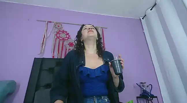 Snapshot of ArtesanaMK chatting on 01.18.25 ArtesanaMK online show from 01.18.25