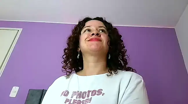 Snapshot of ArtesanaMK chatting on 02.07.25 ArtesanaMK online show from 02.07.25