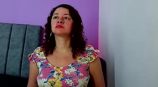 Snapshot of ArtesanaMK chatting on 02.09.25 ArtesanaMK online show from 02.09.25