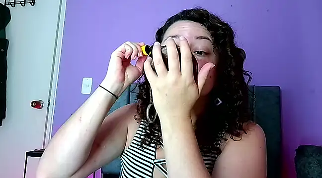 Snapshot of ArtesanaMK chatting on 02.11.25 ArtesanaMK online show from 02.11.25