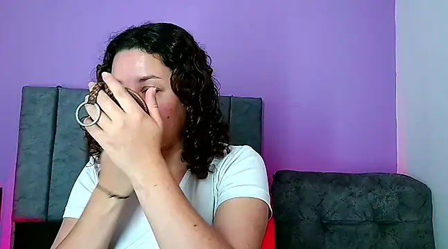 Snapshot of ArtesanaMK chatting on 02.18.25 ArtesanaMK online show from 02.18.25