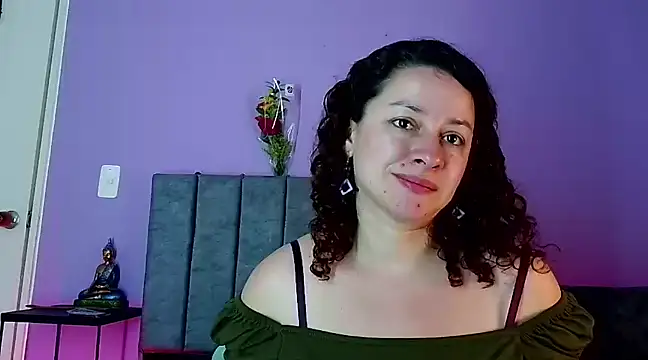 Snapshot of ArtesanaMK chatting on 03.08.25 ArtesanaMK online show from 03.08.25