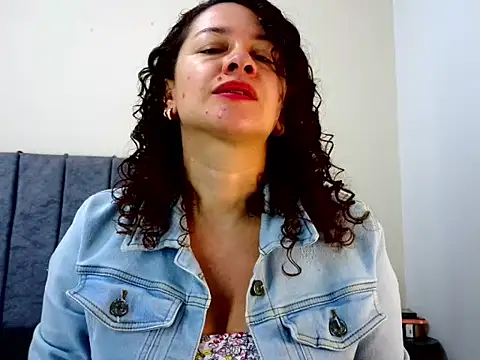 Snapshot of ArtesanaMK chatting on 09.14.25 ArtesanaMK online show from 09.14.25