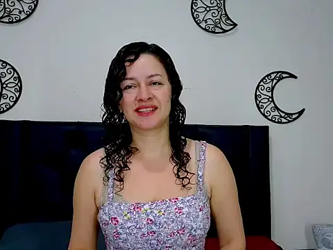 Snapshot of ArtesanaMK chatting on 09.30.25 ArtesanaMK online show from 09.30.25