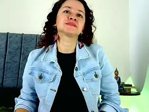 Snapshot of ArtesanaMK chatting on 10.10.25 ArtesanaMK online show from 10.10.25