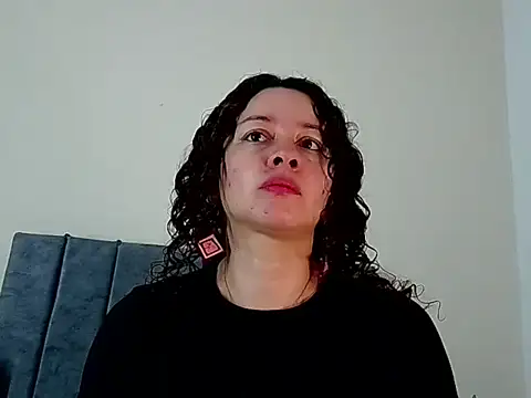 Snapshot of ArtesanaMK chatting on 10.12.25 ArtesanaMK online show from 10.12.25