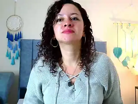 Snapshot of ArtesanaMK chatting on 10.13.25 ArtesanaMK online show from 10.13.25