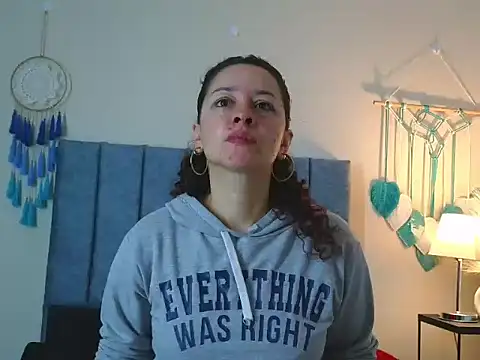 Snapshot of ArtesanaMK chatting on 10.20.25 ArtesanaMK online show from 10.20.25