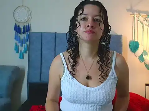 Snapshot of ArtesanaMK chatting on 10.21.25 ArtesanaMK online show from 10.21.25