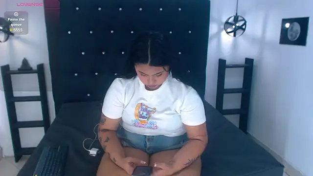 Snapshot of Mels_ chatting on 02.20.25 Mels online show from 02.20.25
