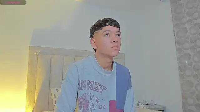 JulianRose 1 online show from 03.18.25