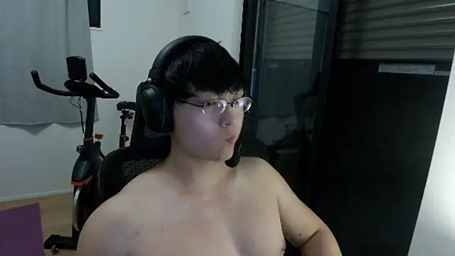 Snapshot of Tkcqcc chatting on 09.24.25 Tkcqcc online show from 09.24.25