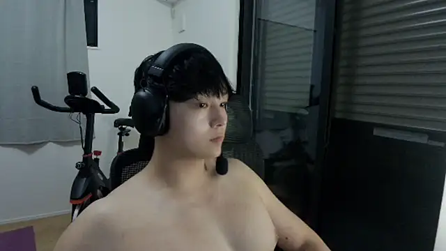 Snapshot of Tkcqcc chatting on 09.25.25 Tkcqcc online show from 09.25.25