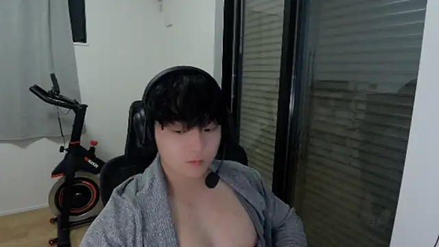 Snapshot of Tkcqcc chatting on 10.23.25 Tkcqcc online show from 10.23.25