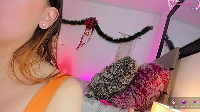 Snapshot of Eyleen_24 chatting on 12.17.24 Eyleen 24 online show from 12.17.24