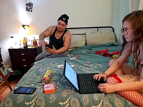 Snapshot of Poppalovesmamaafterhours chatting on 03.05.25 Poppalovesmamaafterhours online show from 03.05.25