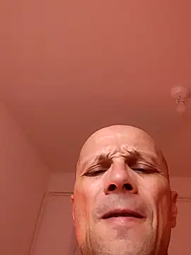 Snapshot of wedge75 chatting on 09.19.25 wedge75 online show from 09.19.25