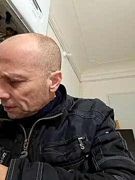 Snapshot of wedge75 chatting on 12.23.25 wedge75 online show from 12.23.25