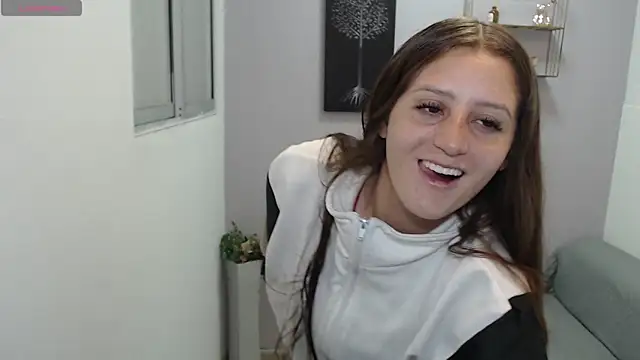 Snapshot of valerie_diaz1 chatting on 10.16.25 valerie diaz1 online show from 10.16.25