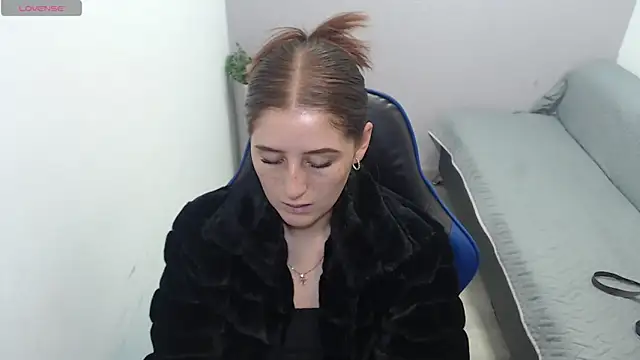 Snapshot of valerie_diaz1 chatting on 10.18.25 valerie diaz1 online show from 10.18.25