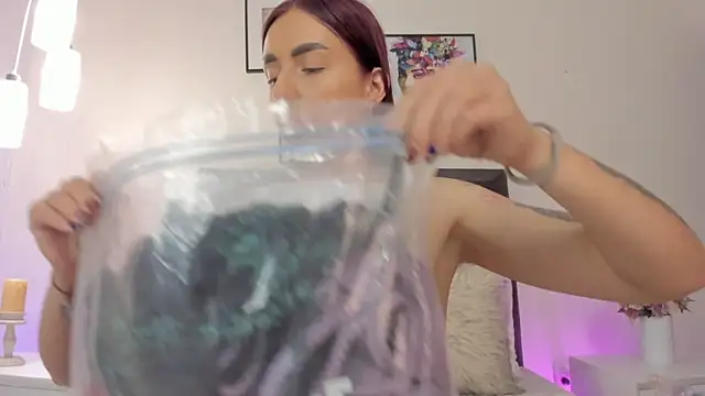 Snapshot of helen_mooree chatting on 09.26.25 helen mooree online show from 09.26.25