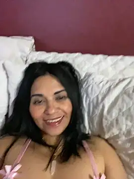 paolagomez  online show from 02.20.25