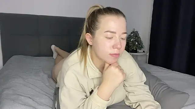 Embersweetbunny online show from 12.30.24