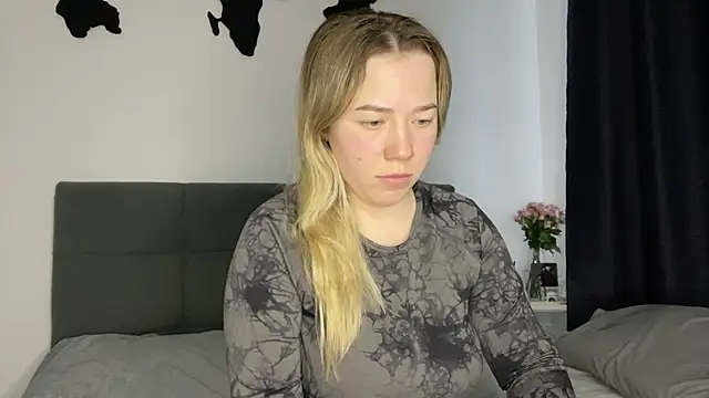 Embersweetbunny online show from 01.06.25