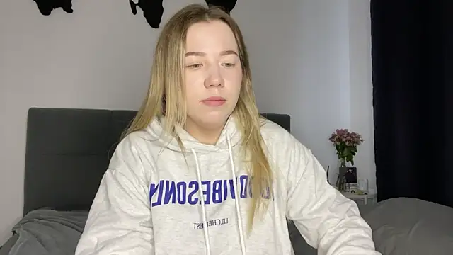 Embersweetbunny online show from 01.08.25