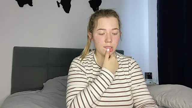 Embersweetbunny online show from 01.11.25